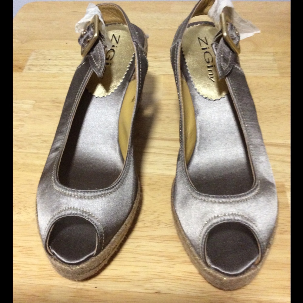 ZiGiny wedge open toe sandal nwot